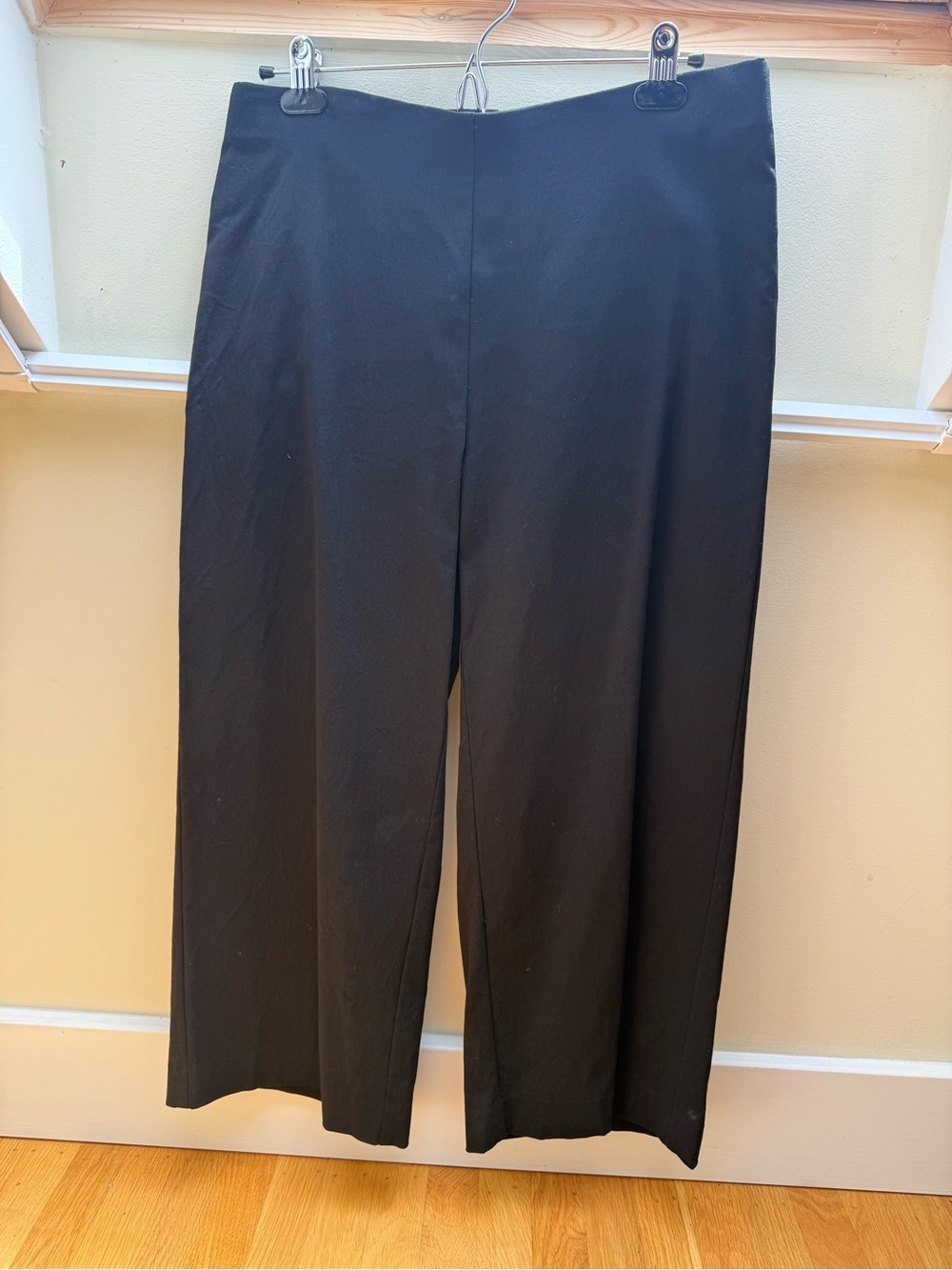 NWOT Chico's Perfect Stretch Black Wide Leg Crop Pants, size 1